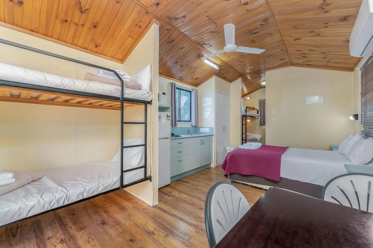 פארק נופש Gindie Big4 Lake Maraboon Holiday Village